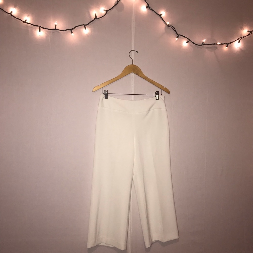 White House Black Market Cropped Trouser !!